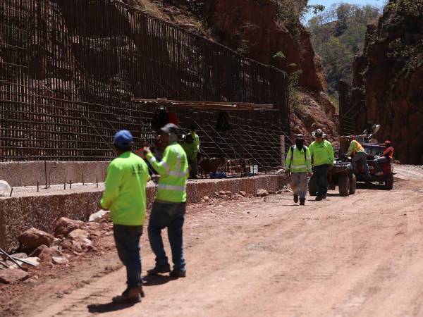 Entre ajustes contractuales y falta de financiamiento, la obra elevó su costo global pese a que la captación se proyecta hasta 2028.