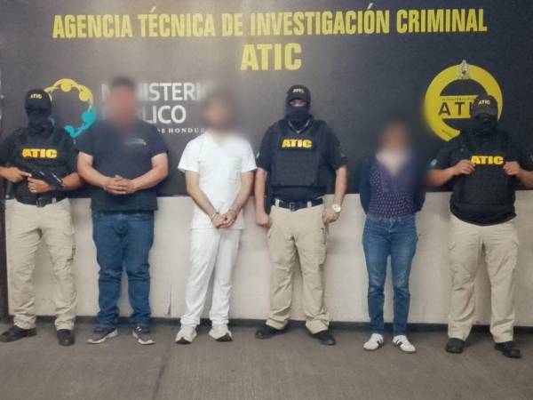 A los dos individuos son señalados como presuntos cómplices en el delito se les dictó medidas distintas a la detención judicial tras mediante un acuerdo de conciliación.