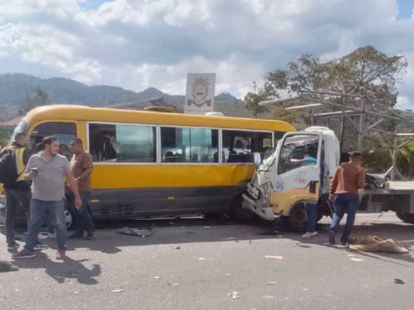 Según versiones iniciales, el autobús transportaba a varios pasajeros que se movilizaban desde Siguatepeque con destino a Tegucigalpa.