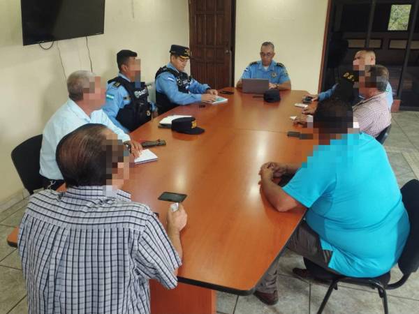 Las autoridades de la División Anti Extorsión y Asociaciones Terroristas (DAET), y el rubro de taxis de la capital, se reunieron para coincidir en la estrategia a implementar.