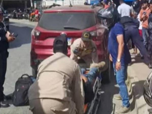 La víctima fue trasladada hasta un hospital con graves heridas de bala, se desconoce su condición de salud actualmente.
