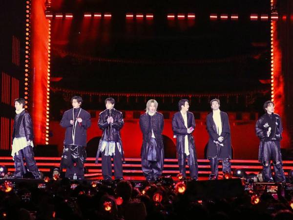 La popular banda surcoreana de K-pop BTS celebró, el pasado sábado, un megaconcierto de retorno en el corazón de Seúl. BTS The comeback live/arirang, que ha congregado a cientos de miles de fans, en la emblemática plaza de Gwanghwamun.
