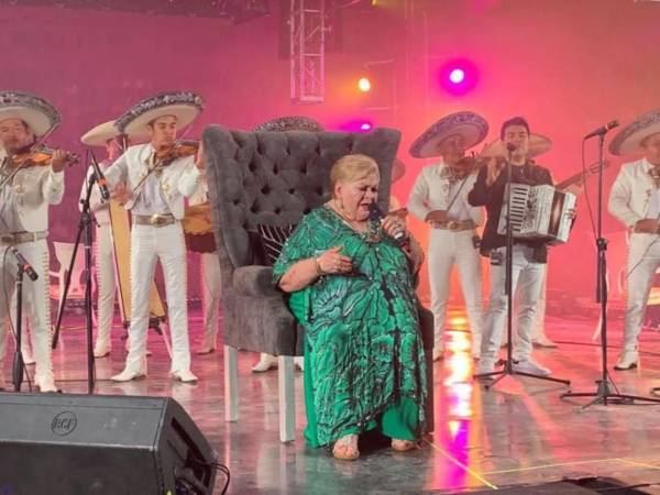 La icónica cantante mexicana Paquita la del Barrio vuelve a ser tema de conversación, esta vez por motivos de salud. Un video que circula en redes sociales, donde se le ve utilizando oxígeno durante una firma de autógrafos, ha despertado la preocupación de sus seguidores.