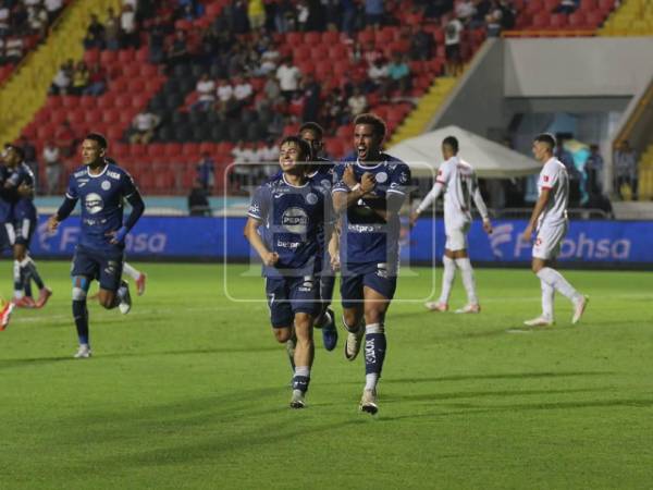 Imágenes del desarrollo del partido.