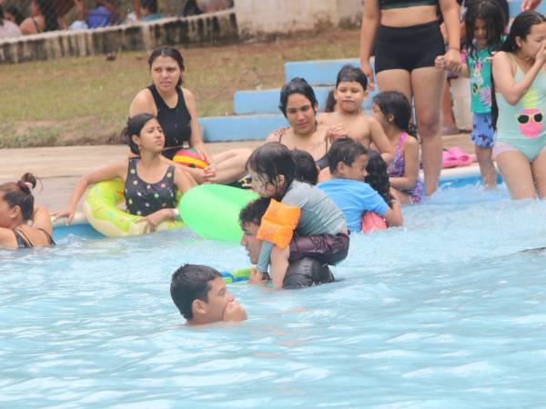 El parque Obrero se volvió el epicentro de la diversión y la unidad familiar para cientos de personas durante esta semana Santa 2026. El lugar esta abierto al público para disfrutar y refrescarse por el verano.