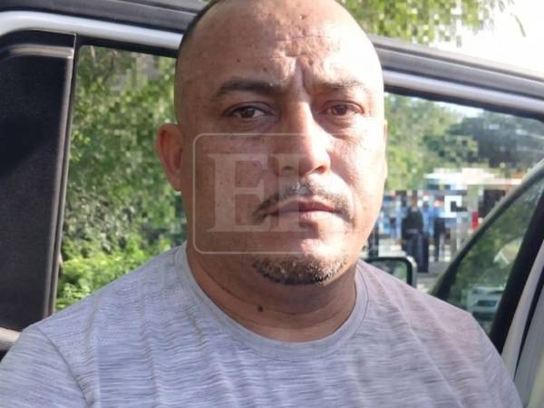 Las autoridades policiales mantienen detenido y bajo investigación al conductor Francisco Fernández tras el accidente ocurrido en la cuesta de El Rodeo, en la carretera CA-5, Comayagua, que dejó siete agentes de la Policía Nacional fallecidos y varios heridos.