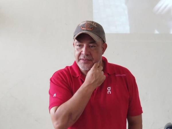 Boris Lara, un destacado cineasta y escritor hondureño, enfrenta un proceso judicial por acusaciones de violación contra una joven. Más detalles sobre su perfil y el caso a continuación.