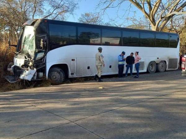 Una menor perdió la vida tras choque entre autobuses en Jesús de Otoro.