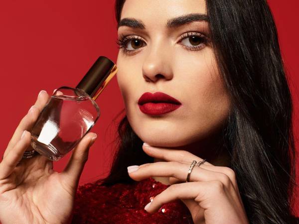 Los aromas dulces dejan de ser cosa de invierno y se consolidan como tendencia en la perfumería de verano.