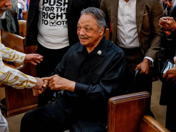 Jackson fue expulsado de la Conferencia de Liderazgo Cristiano del Sur (SCLC), en 1971 (organización de Martin Luther King Jr.) y fundó una coalición multirracial que llamaría Rainbow PUSH.