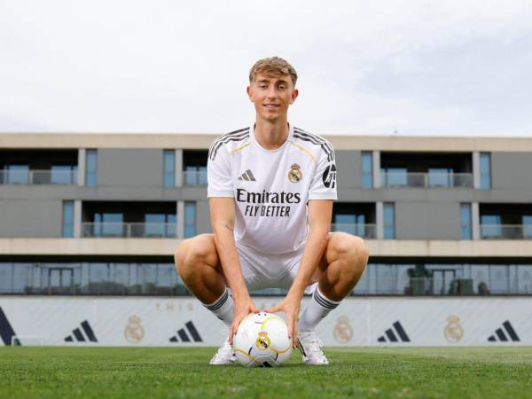 Hoy el Real Madrid presentó oficialmente a Dean Huijsen como su nuevo jugador. Conozca quién es él y su trayectoria a continuación.