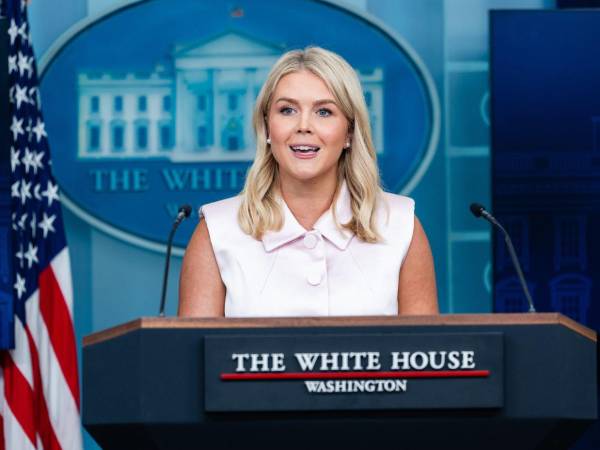 La portavoz de la Casa Blanca, Karoline Leavitt, anunció que la medida se anunciará a la medianoche.