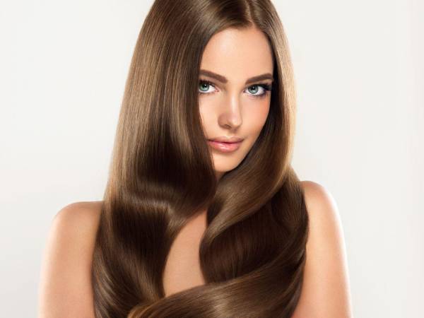 Identificar el tipo de cabello permite elegir el champú, el acondicionador y la frecuencia de lavado más adecuados.