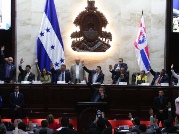 Más diputados presentarán las denuncias de juicios políticos luego de Semana Santa.