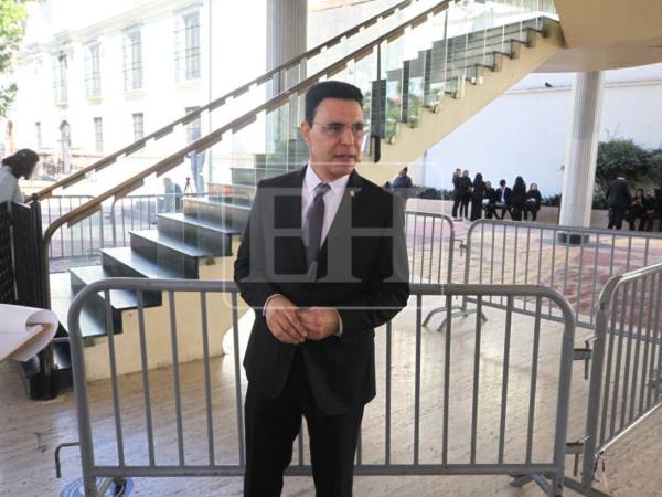 Su propuesta incluye un paquete de reformas para trasladar a la PGR las funciones que actualmente ejerce la Secretaría de Transparencia.