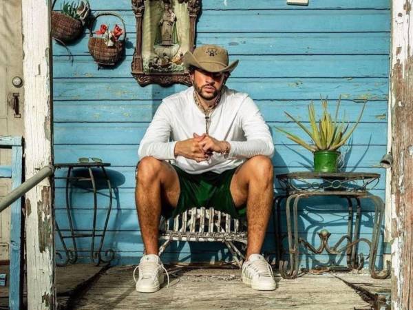 El músico afronta los Latin Grammy en la cúspide de su popularidad: no solo lidera con 12 las candidaturas a estos galardones, sino que además se convertirá el próximo febrero en el primer artista hispanohablante en encabezar el descanso del Super Bowl.