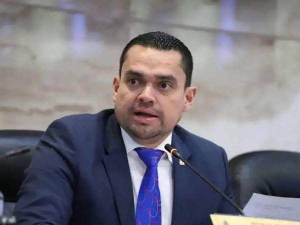 Tomás Zambrano se pronuncia sobre reformas y aprobación de contratos en el Congreso Nacional de Honduras.