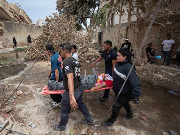 El presidente del Parlamento de Venezuela, el chavista Jorge Rodríguez, informó este viernes que los fallecidos por los dos terremotos ocurridos el miércoles en su país ya dejan 920 muertos y 3.360 heridos.