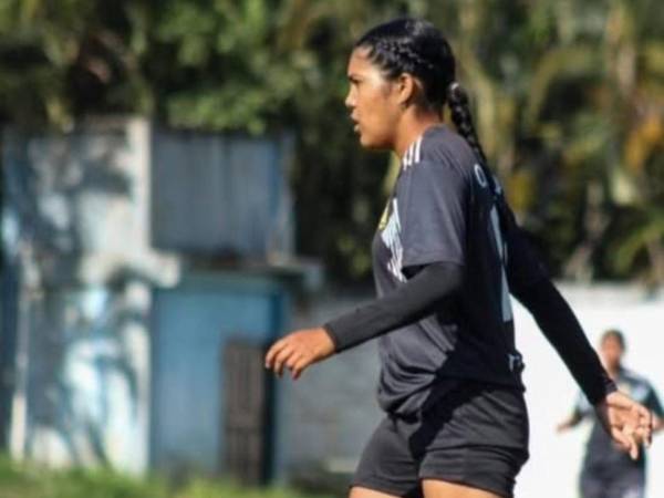 La comunidad de Guaimaca se encuentra conmocionada por la muerte de la joven futbolista, Yoselin Nayeli Mejía, de tan solo 23 años de edad. Un accidente de tránsito le arrebató la vida el pasado domingo 31 de agosto, en la cuesta de La Lima, municipio de Campamento, en el departamento de Olancho.