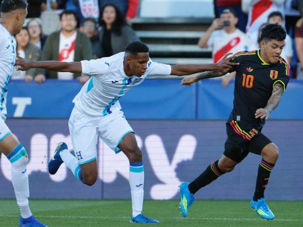 Giancarlo sacaza fue titular con la selección de Honduras en su debut con la mayor.