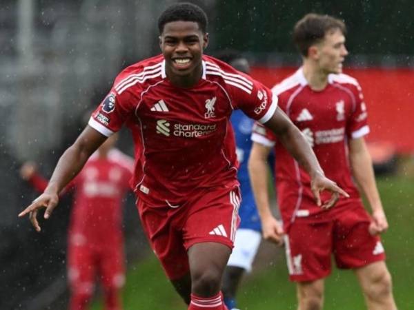 Keyrol Figueroa ya fue convocado por el primer equipo del Liverpool.