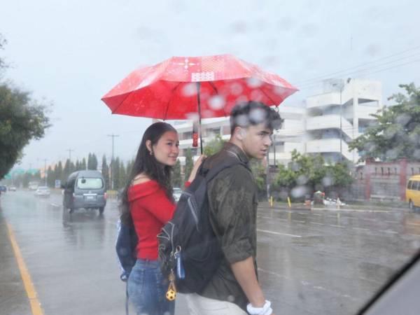 Una vaguada causará tormentas eléctricas en el sur y suroccidente del país, advirtió Luis Fonseca de Cenaos.
