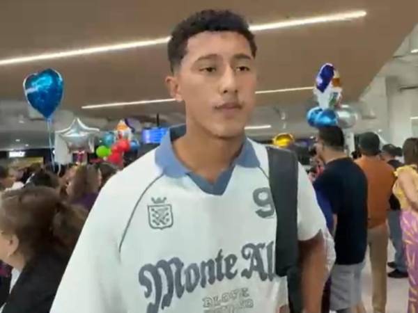 Cristian Canales no ocultó su felicidad luego de debutar con la selección de Honduras.