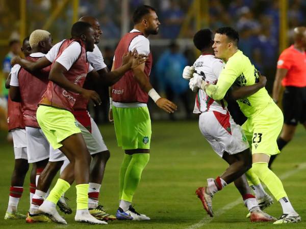 Surinam primero igualó ante Panamá y ahora derrota a El Salvador en San Salvador.