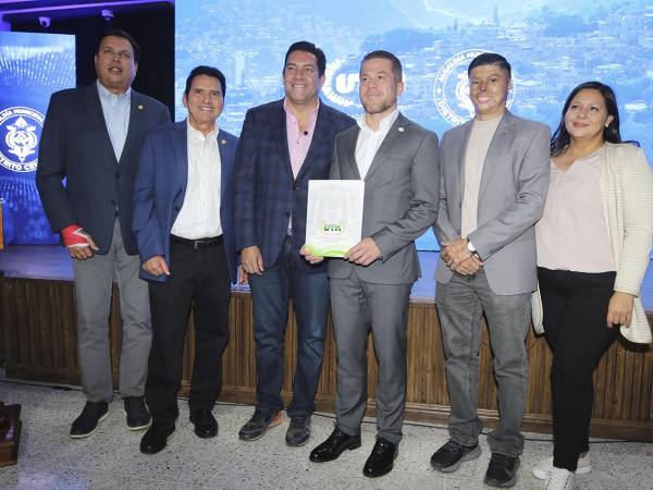 El alcalde Juan Diego Zelaya presenta la plataforma “MDC en tus manos” como parte del proceso de modernización municipal.