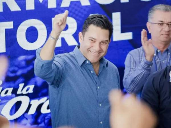 Juan Diego Zelaya agradeció a Dios, a su familia y a su equipo al recibir la declaratoria como alcalde electo del Distrito Central por el CNE.