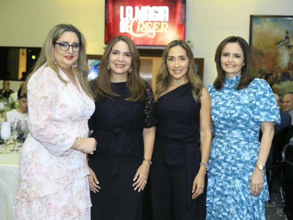 Gabriela Villafranca con María Lourdes Montalván, Karla de Villar y Romina de Bueso.
