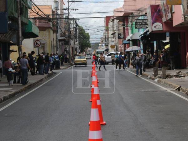 La Alcaldía Municipal del Distrito Central (AMDC) inició un operativo en la cuarta avenida de Comayagüela con el objetivo de descongestionar las calles y aliviar el tránsito vial. Más detalles a continuación.