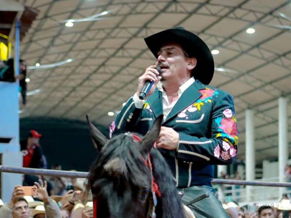 José Manuel Figueroa confesó ante medios de comunicación haber experimentado sueños recurrentes en los que muere en un accidente aéreo, una revelación que adquiere particular resonancia tras el fallecimiento del cantante colombiano Yeison Jiménez en una tragedia de aviación el pasado 10 de enero.
