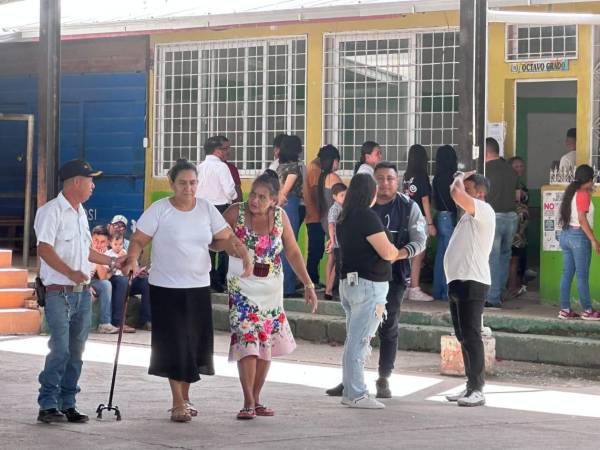 Desde las 7:00 am, el Consejo Nacional Electoral (CNE) abrió los centros de votación en el occidente del país.