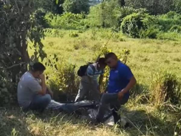 Parientes de la víctima llegaron hasta el lugar del accidente e identificaron a su familiar.