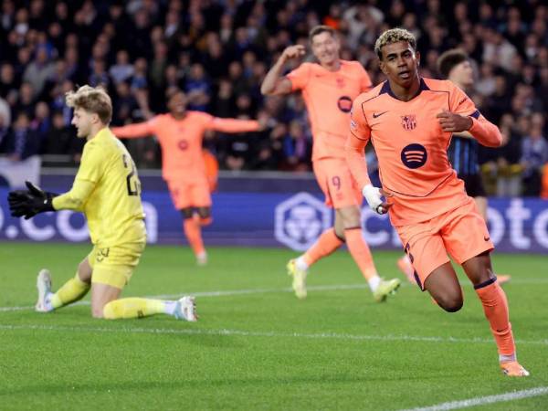 Imágenes del desarrollo del partido Brujas vs Barcelona.