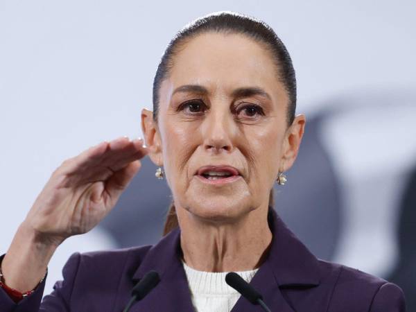 La presidenta de México, Claudia Sheinbaum, habla durante una rueda de prensa este miércoles, en Palacio Nacional de la Ciudad de México (México).