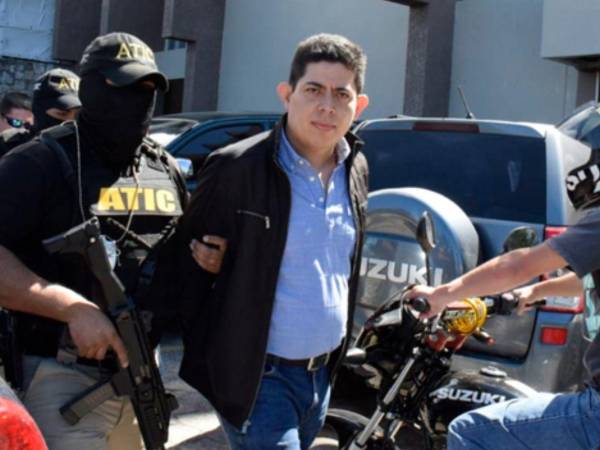 Suárez ocupó el cargo de representante legal de las fundaciones Todos Somos Honduras y Dibattista.
