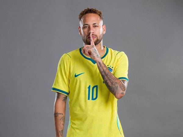 Neymar vestirá nuevamente la camiseta número 10 con Brasil en el Mundial.