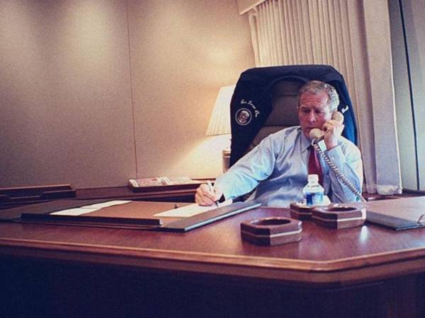 Apple TV+ distribuye “9/11: así se vivió en la Casa Blanca”. George W. Bush y sus principales asesores, relatan en el documental las decisiones tomadas tras los atentados.