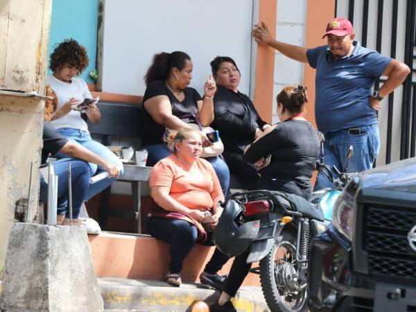 Los familiares de Dionisio Suazo Pavón llegaron a la morgue para retirar el cuerpo y llevarlo a San Antonio de Flores.