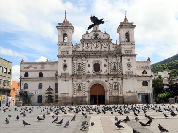 La iglesia Los Dolores, joya colonial de Tegucigalpa, urge restauración en su fachada y techo.