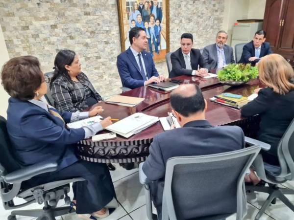 Las autoridades de la Corte Suprema de Justicia, Procuraduría General, Secretaría de Finanzas y el Banco Central se reunieron de emergencia para accionar ante los embargos de fondos del Estado.