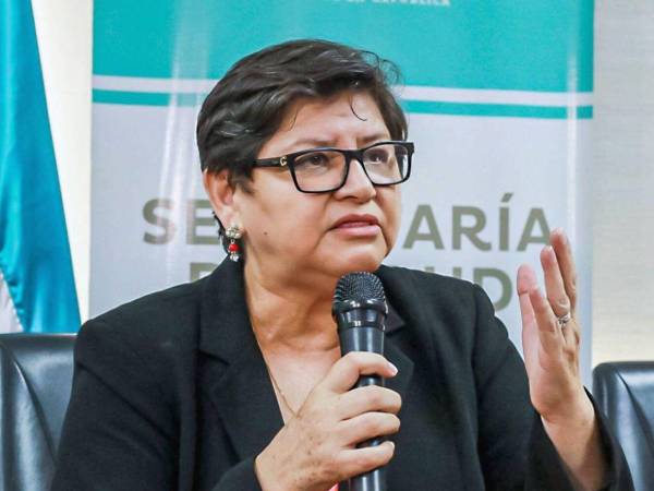 La secretaria de Salud, Carla Paredes, advirtió que los trabajadores en protesta deben enfrentar audiencias de descargo conforme a la ley.