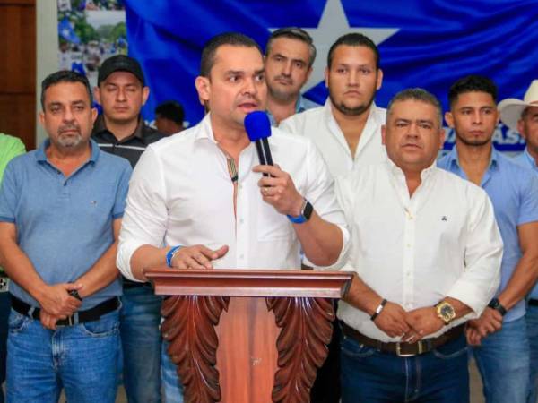 Comité Central del Partido Nacional durante una conferencia de prensa.