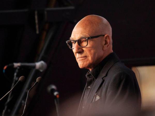 A sus 85 años, Patrick Stewart deja claro que la jubilación no entra en sus planes. No puedo imaginarme retirándome nunca, asegura el actor británico.