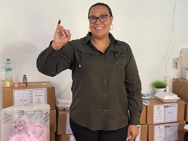 “La voluntad del pueblo ha sido expresada en las urnas. Ahora toca esperar la declaratoria oficial, pero los datos preliminares nos dan la victoria. Vamos a trabajar para sacar adelante la isla y fortalecer el turismo”, dijo Sheray Borden tras declararse ganadora.