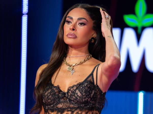 Galilea Montijo comenzó su participación en La casa de los famosos México 2026 en medio de comentarios en redes sociales sobre su aspecto físico, luego de un procedimiento estético que generó memes al mostrarla con el rostro desencajado.