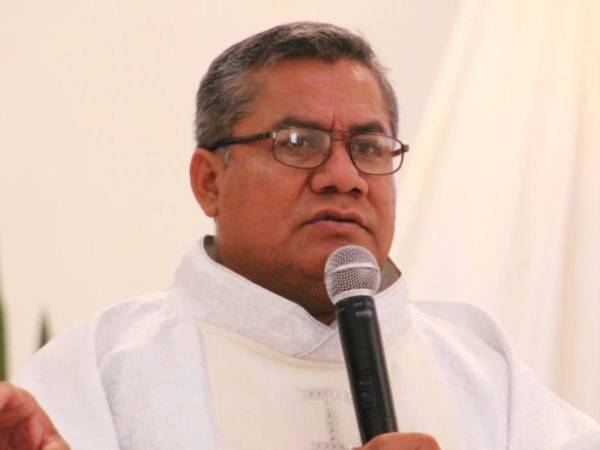 Bertoldo Pantaleón es encargado de la parroquia San Cristóbal de la comunidad Carrizalillo del municipio de Eduardo Neri, la cual está a dos horas de Cocula.