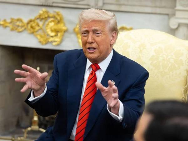Trump dice que EE UU investiga si Irán tiene drones almacenados en Cuba.